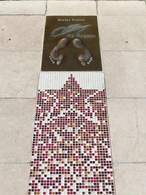 典对决